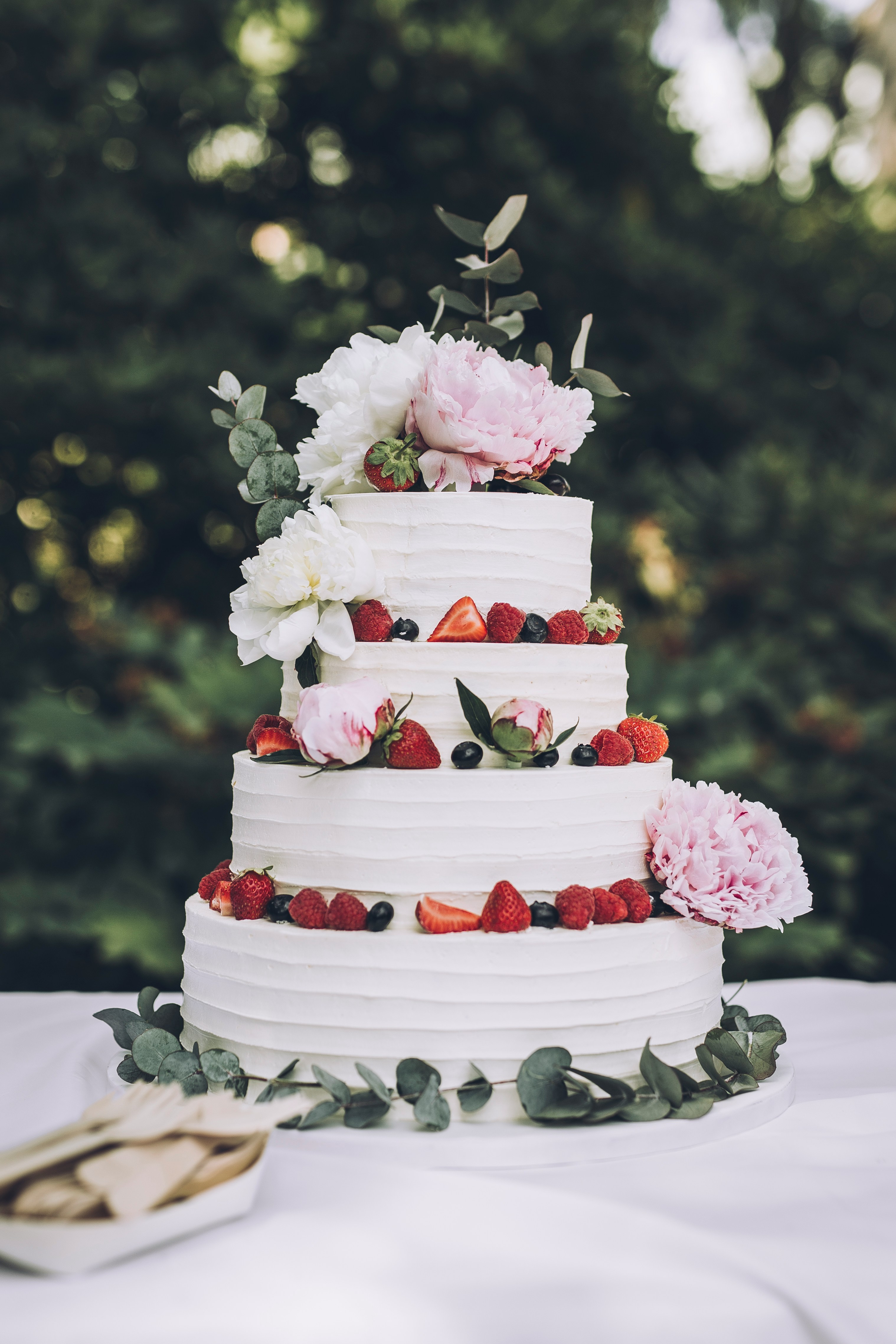 7:30pm — cutting the cake